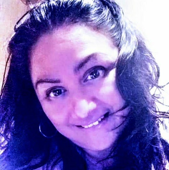 Meet your Posher, Sylvia - Picture 1 of 1